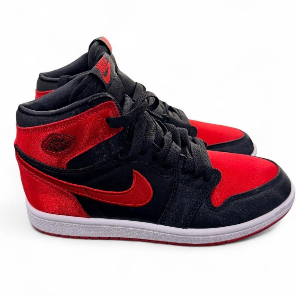 Nike Jordan Retro 1 High Top Satin Bread Black Red Sneakers